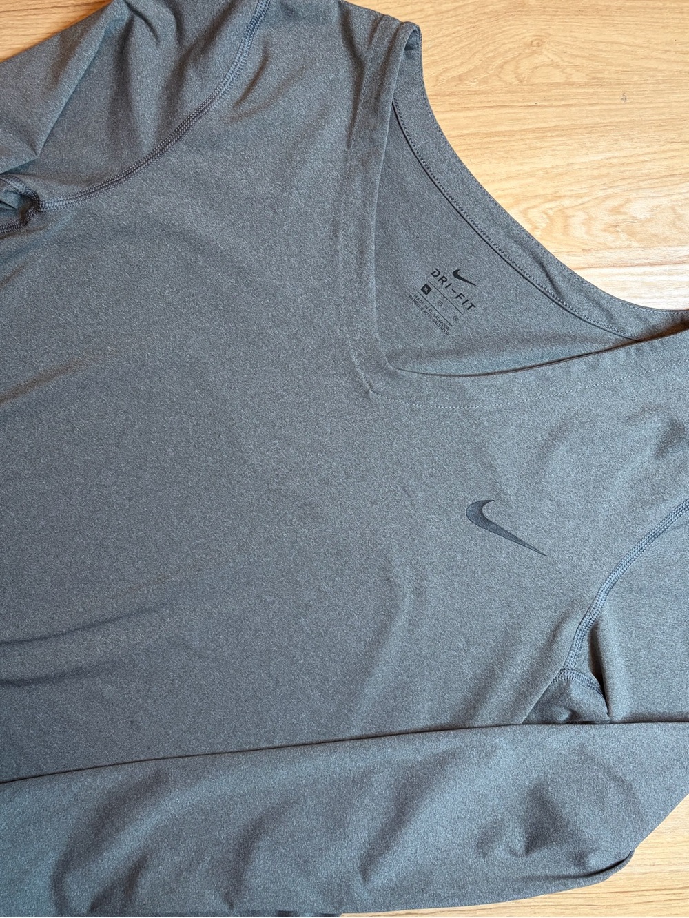 Nike Womens Grey Dri-FIT Long Sleeve V-Neck Shirt with Thumb Holes XL